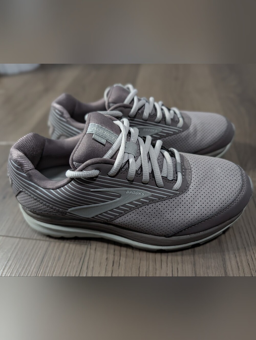 Brooks Addiction Walker Suede Women's Walking Shoes